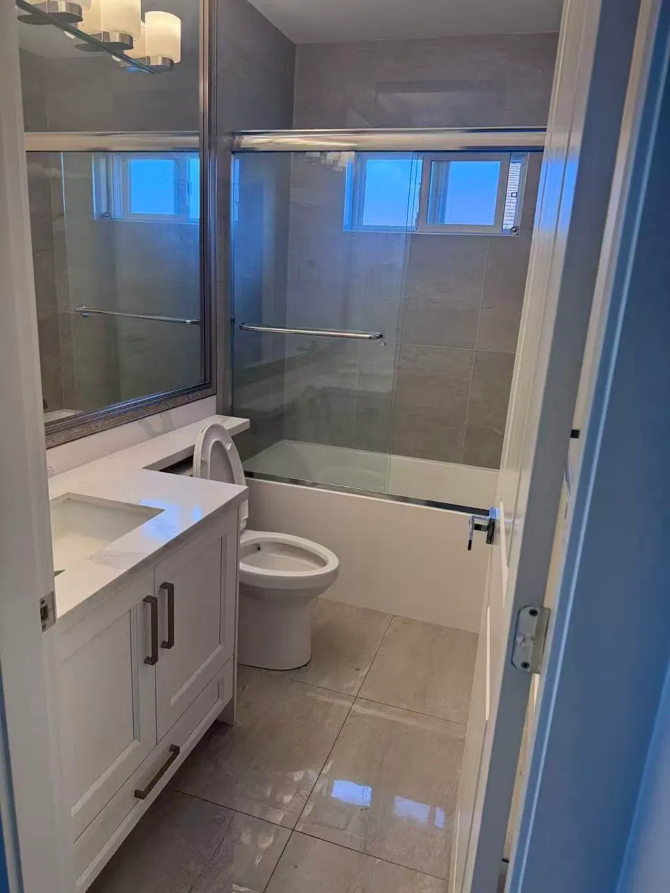 Photo 2 of 4 at upper floor – 8208 Ash Street