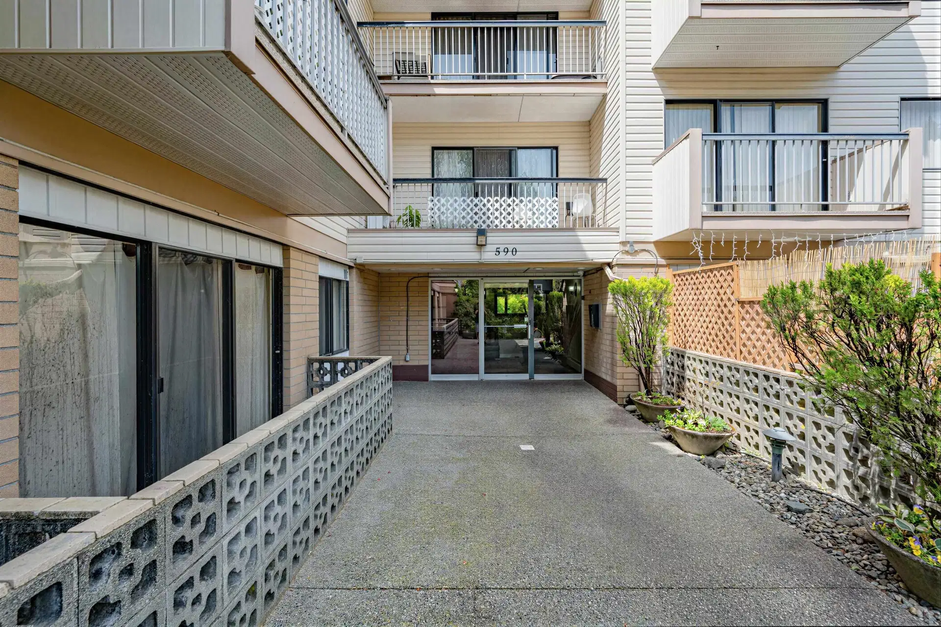 #201 – 590 Whiting Way