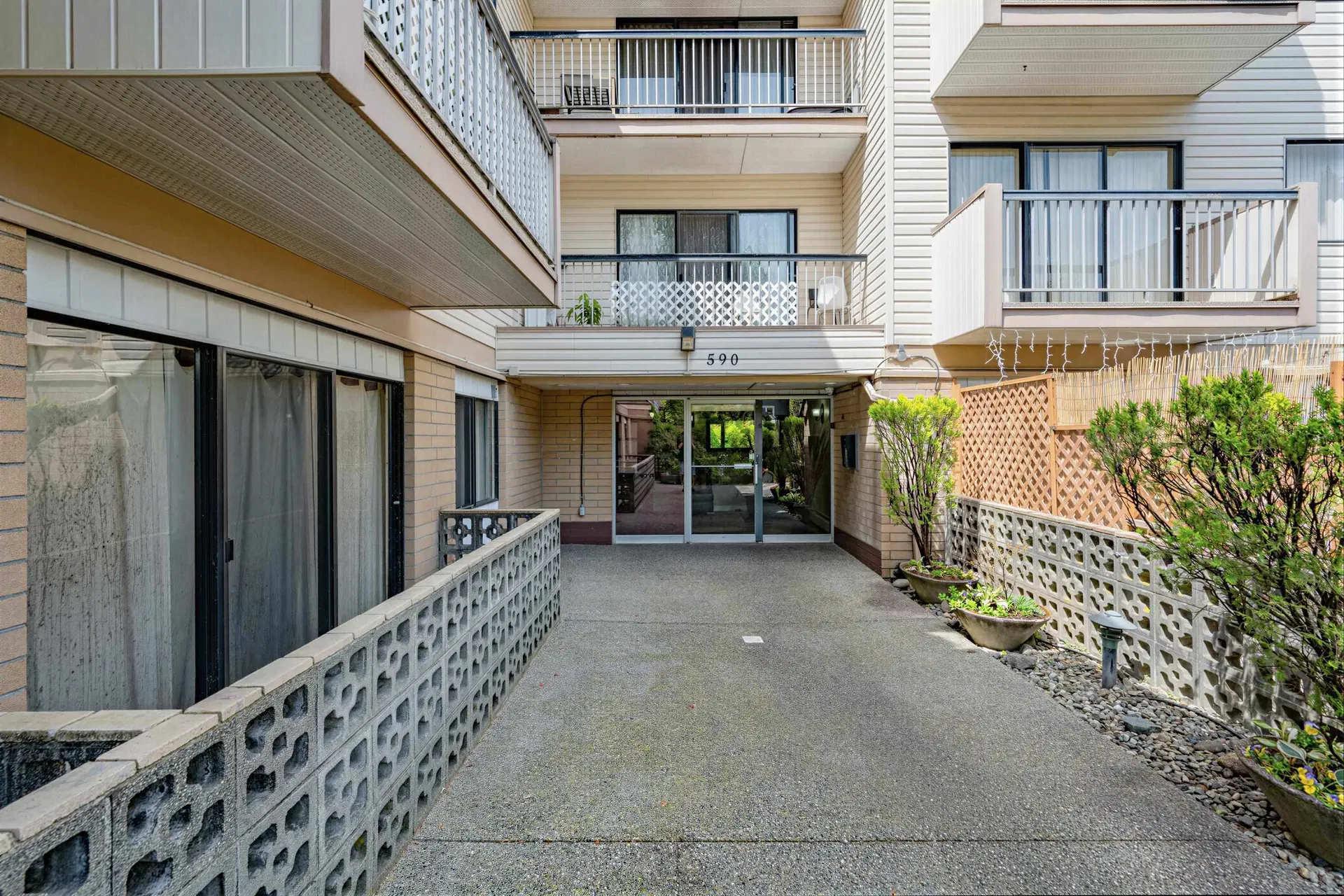 #201 – 590 Whiting Way
