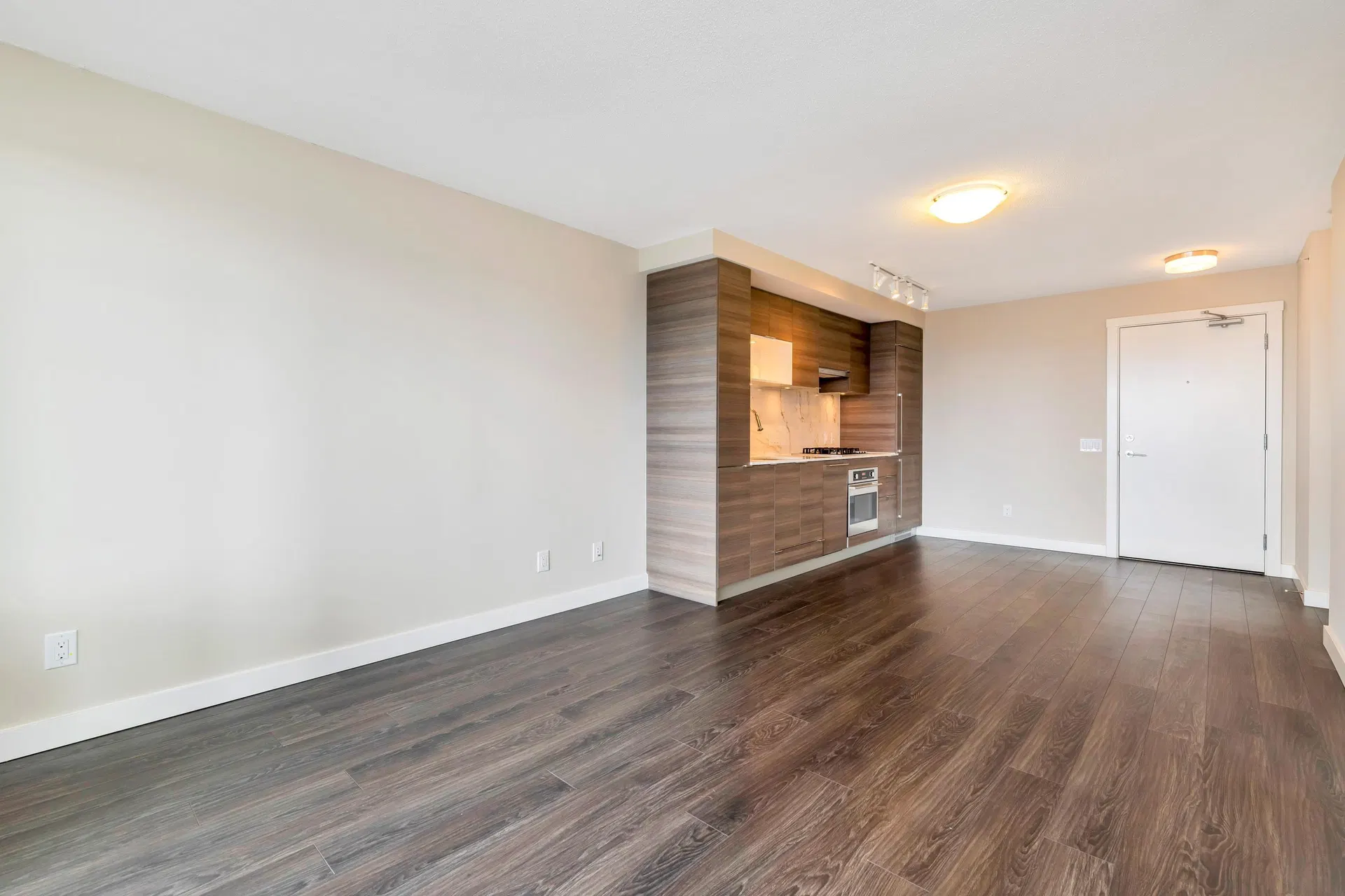 Photo 2 of 9 at #1407 – 602 Como Lake Avenue