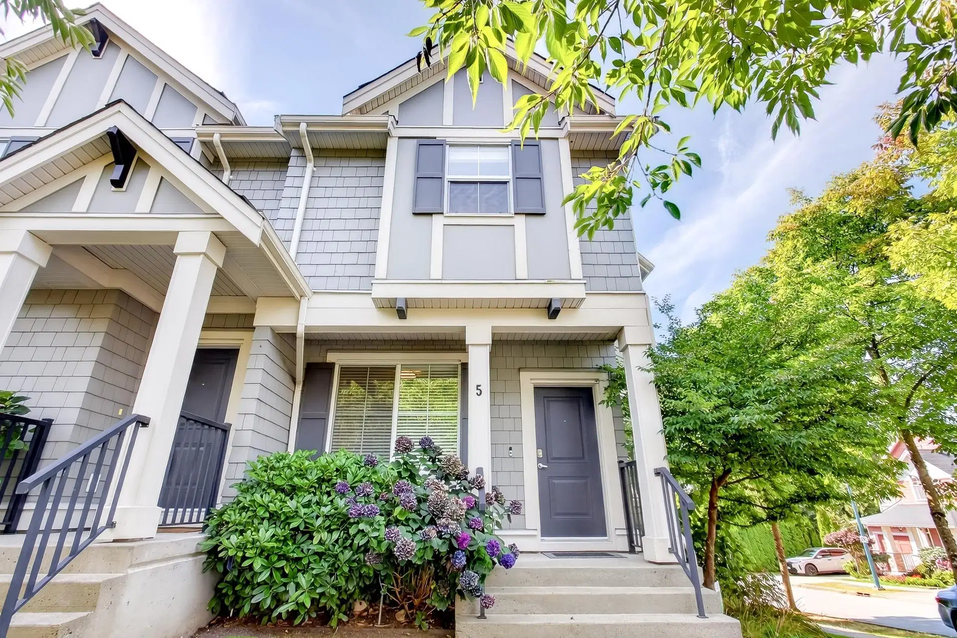 #5 – 1395 Marguerite Street