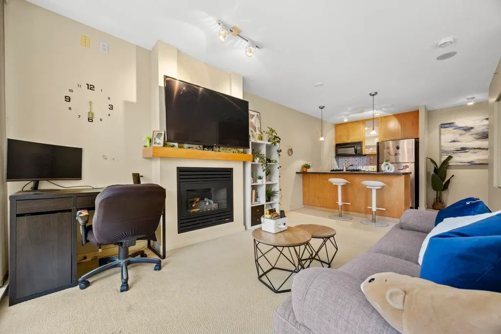 Photo 5 of 19 at #408 – 989 Richards Street