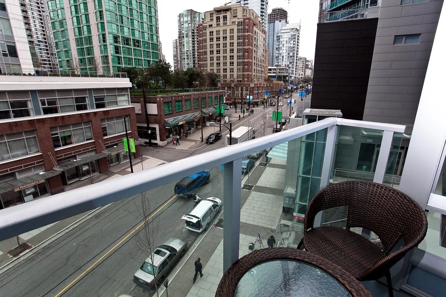 Photo 3 of 19 at #306 – 233 Robson Street