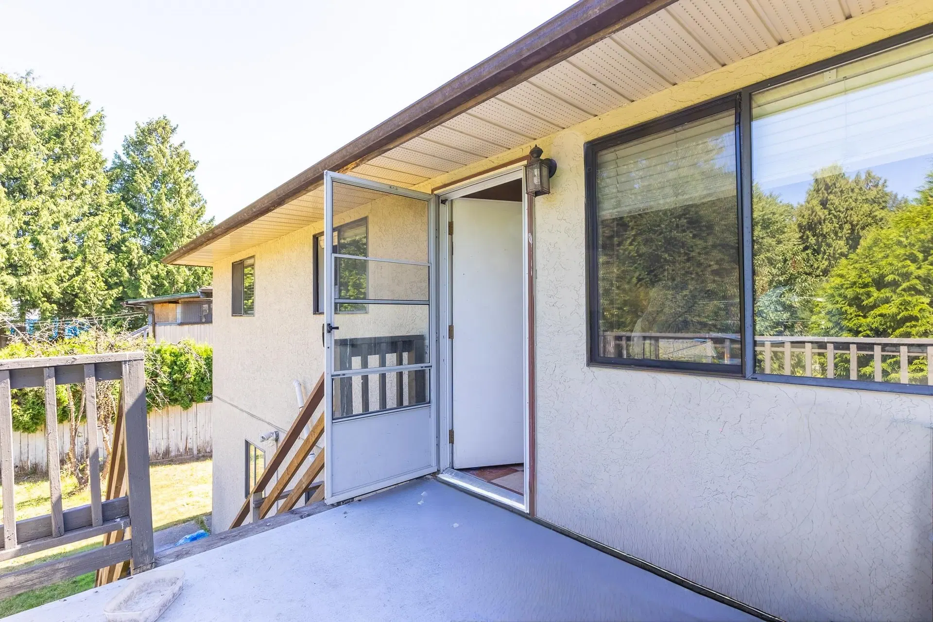 Photo 3 of 16 at 976 Hosmer Court
