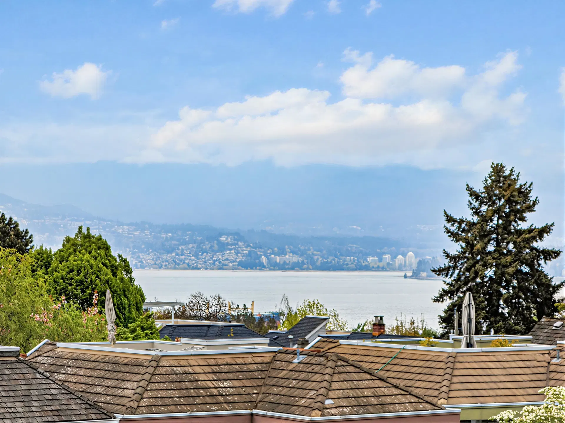 Photo 2 of 40 at 4555 W 9th Avenue