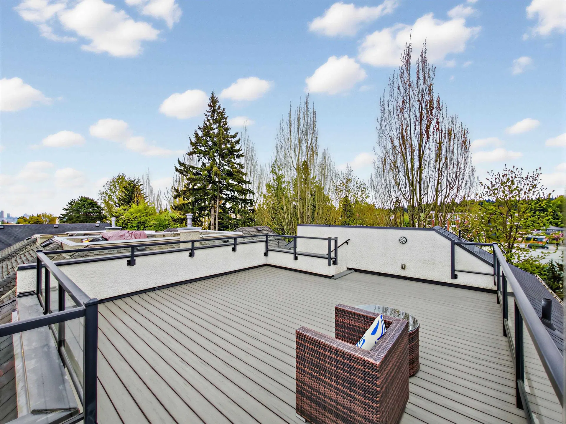 Photo 4 of 40 at 4555 W 9th Avenue