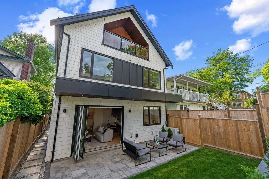 Photo 2 of 40 at #2 – 6318 Sophia Street