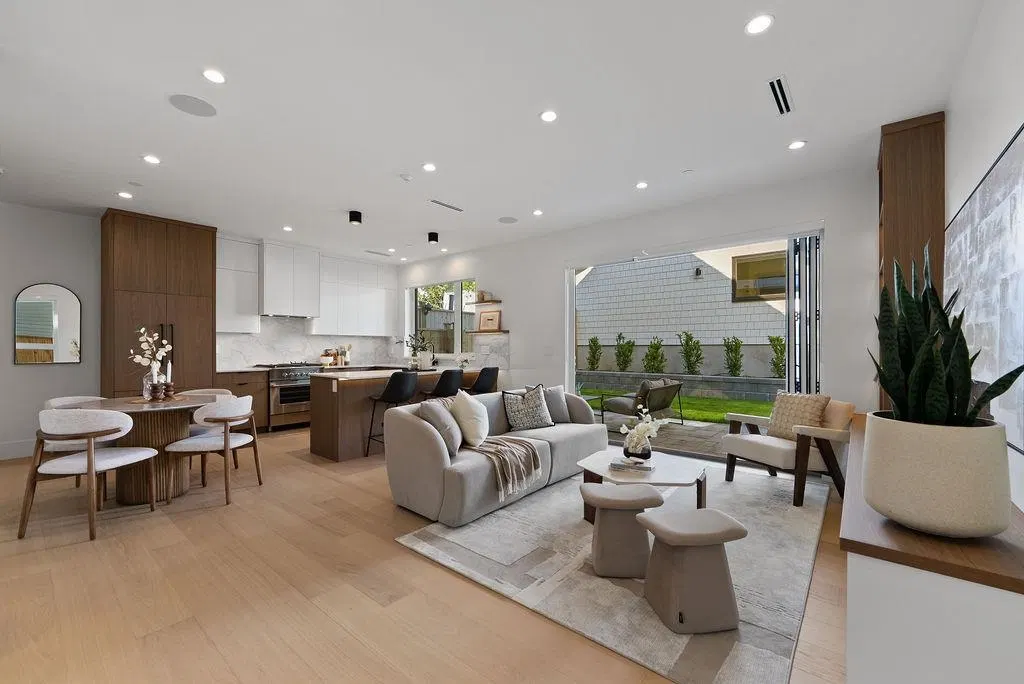 Photo 4 of 40 at #2 – 6318 Sophia Street