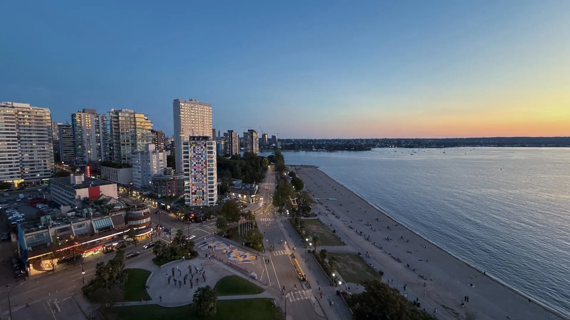 Photo 4 of 40 at #17 – 1861 Beach Avenue
