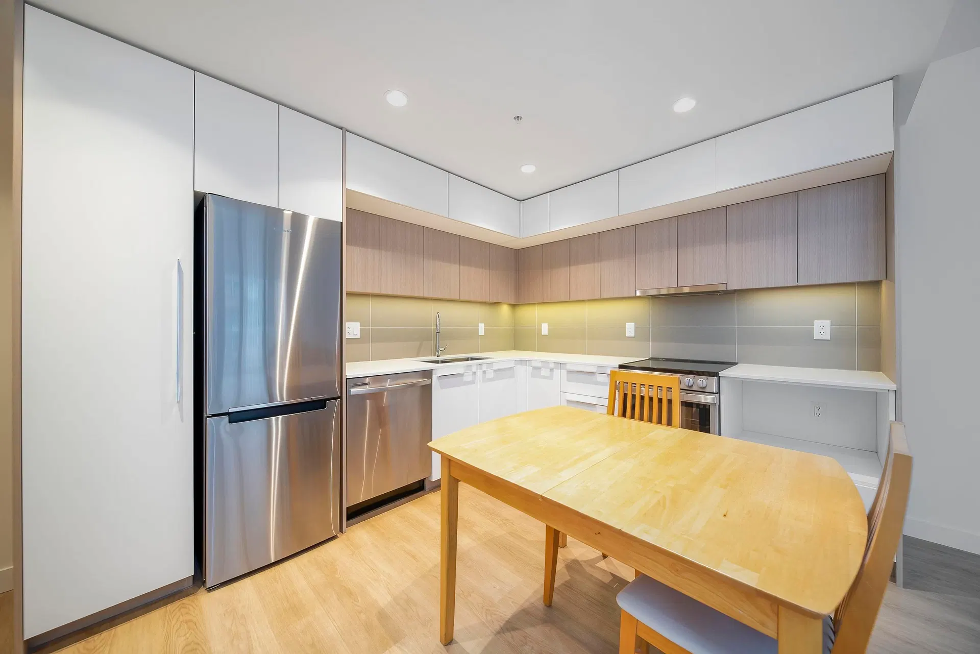 Photo 4 of 25 at #412 – 9888 University Crescent