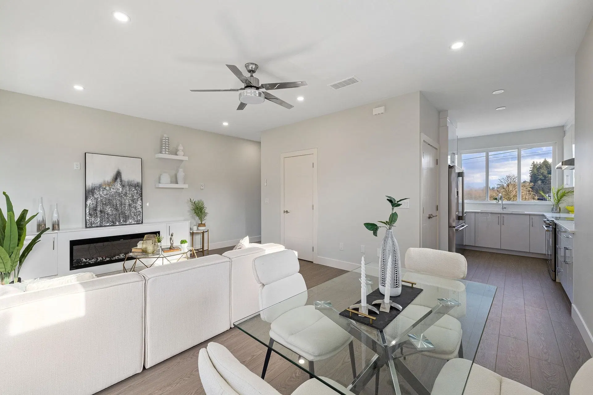 Photo 5 of 12 at #10 – 14391 61a Avenue