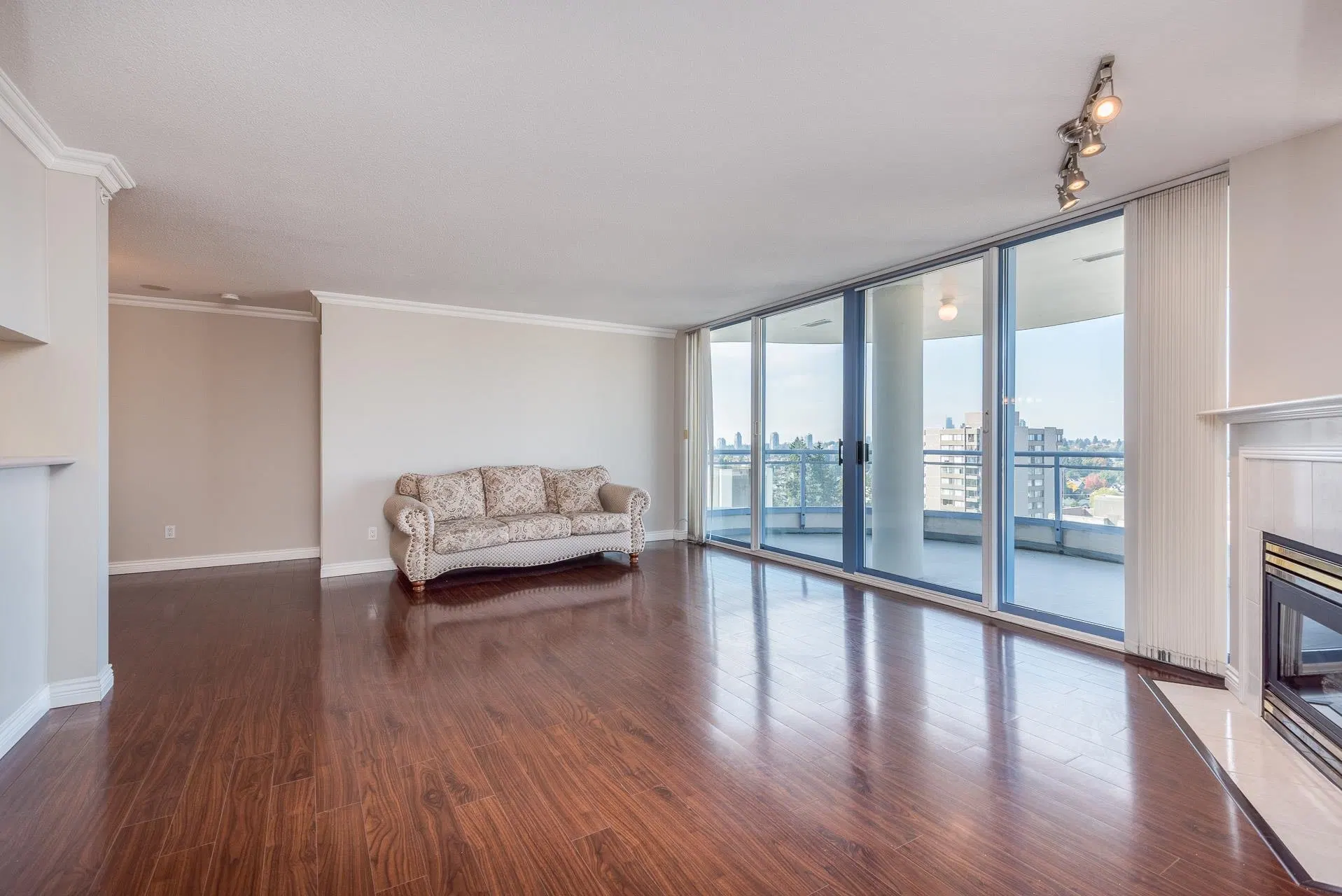 Photo 3 of 24 at #1701 – 739 Princess Street