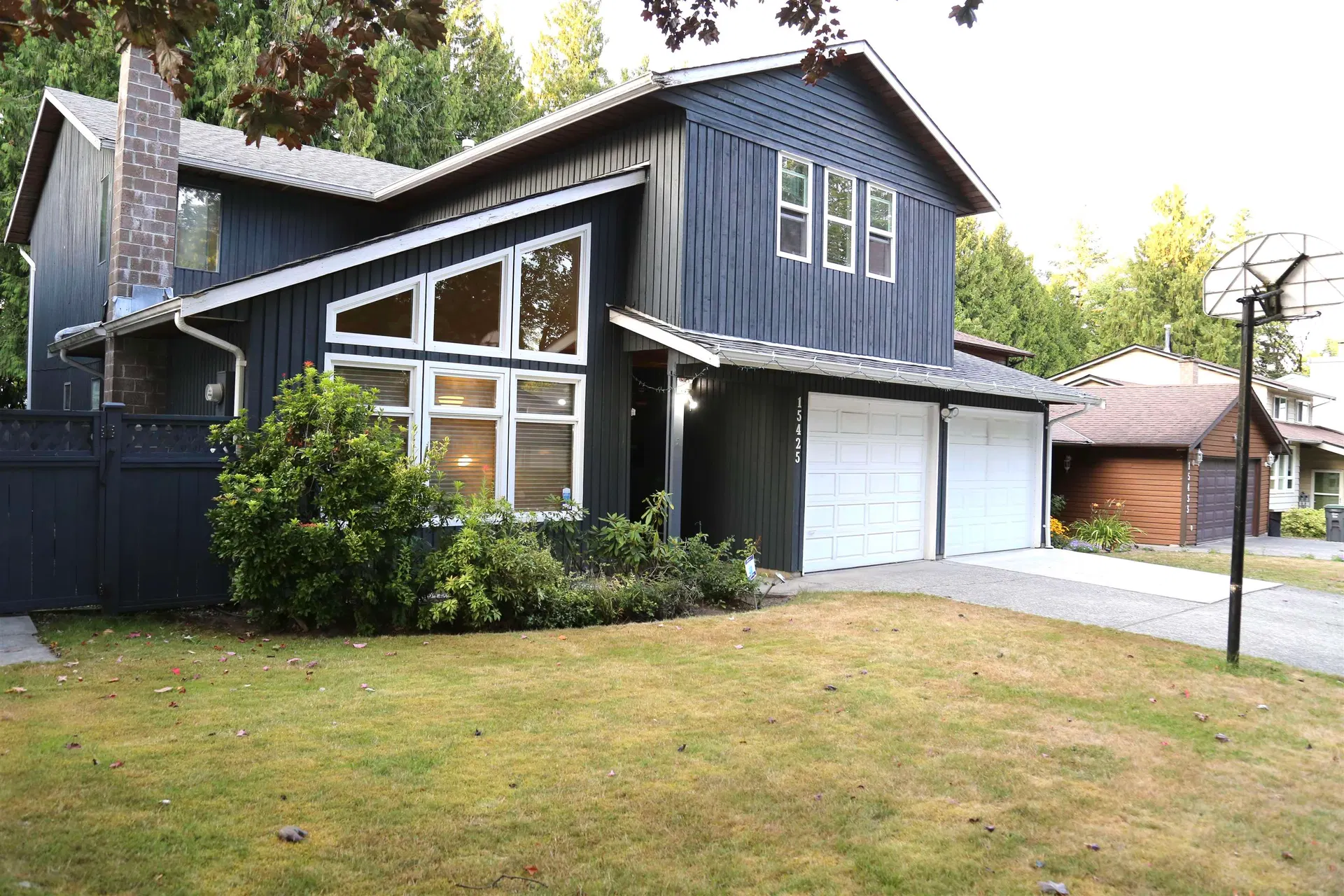 Photo 2 of 40 at 15425 98th Avenue