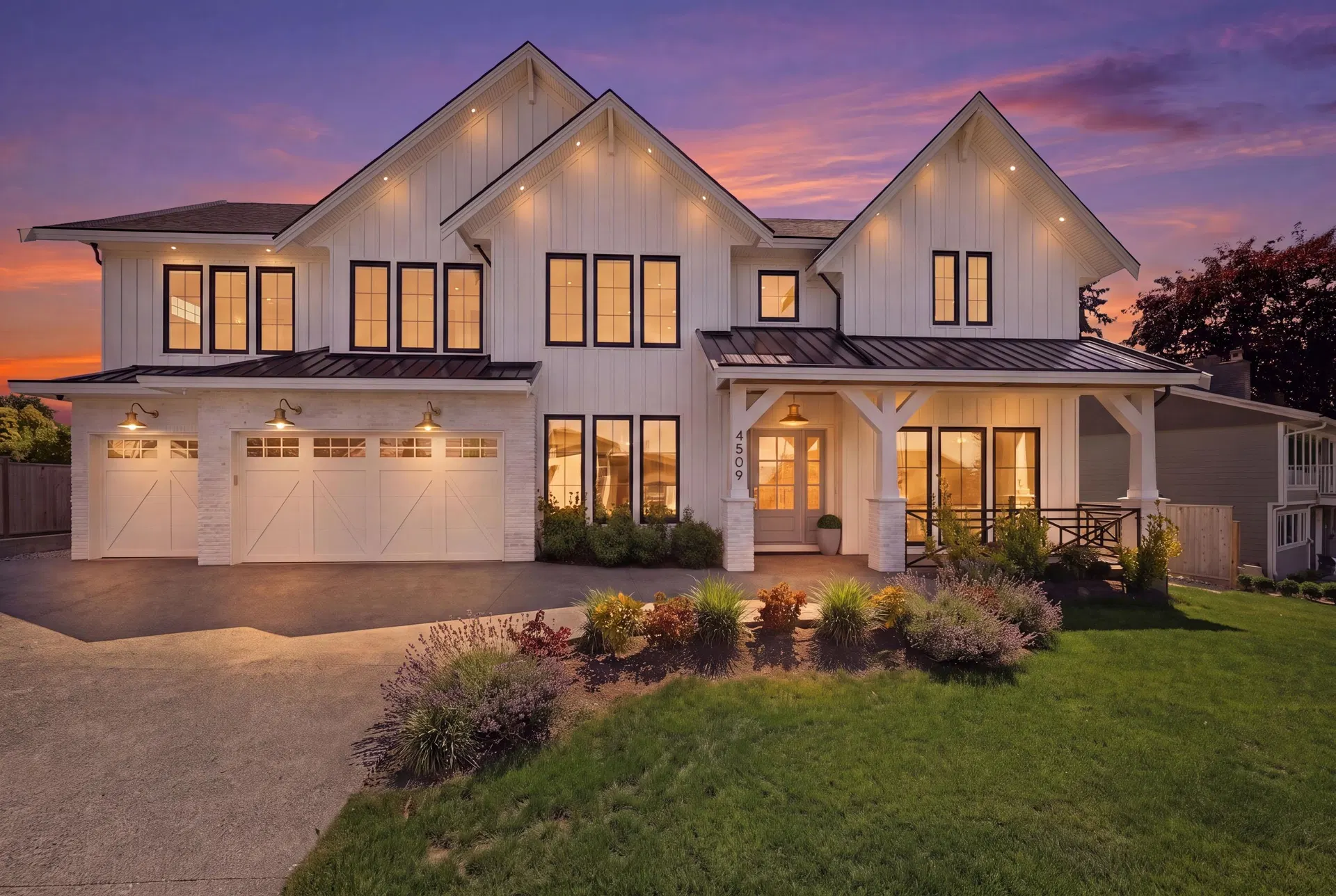 Photo 1 of 40 at 4509 Southridge Crescent