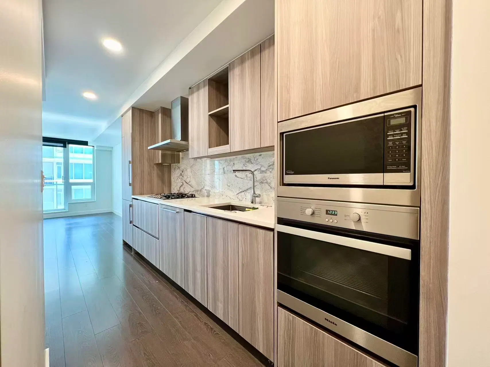 Photo 5 of 15 at #708 – 455 SW Marine Drive