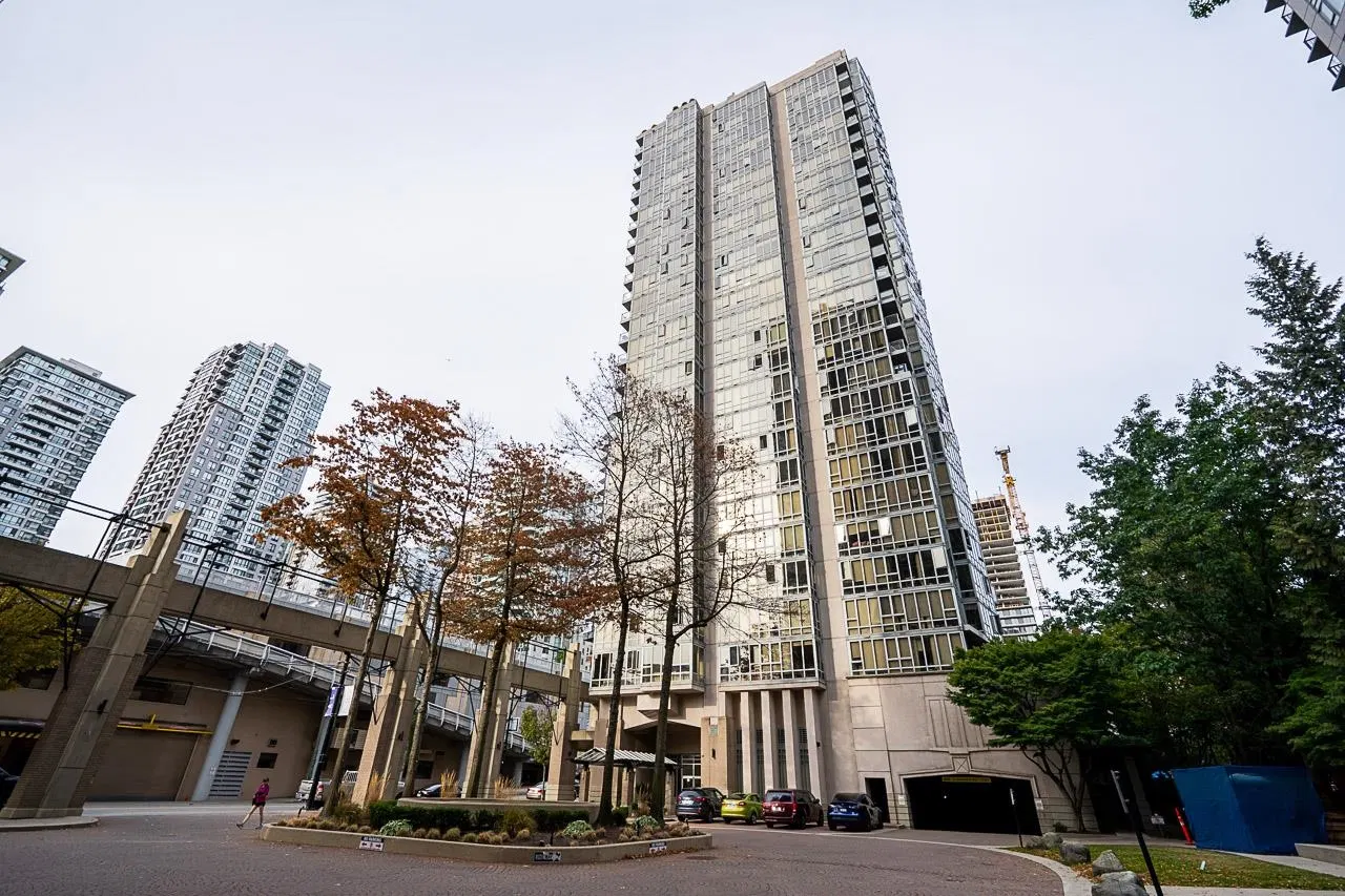 Photo 2 of 38 at #2001 – 930 Cambie Street