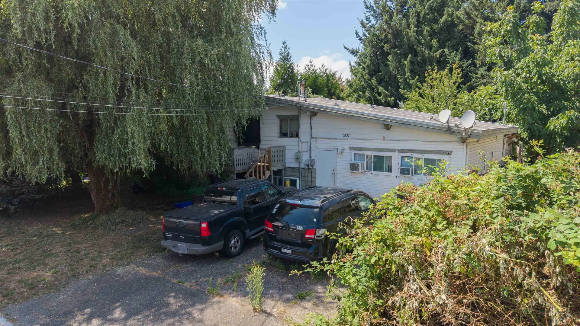 Photo 1 of 14 at 9521 Robson Street
