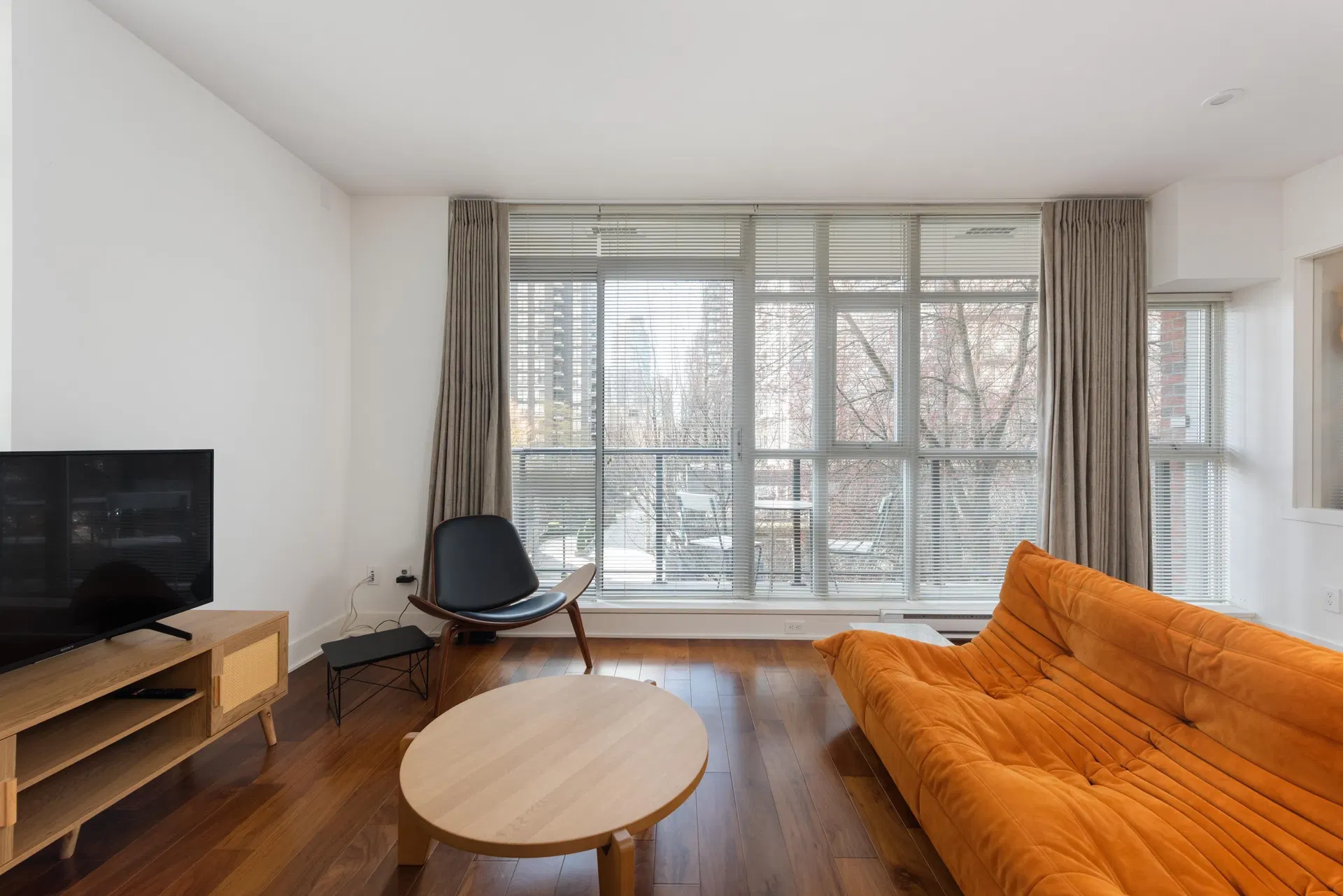 Photo 4 of 25 at #303 – 988 Richards Street