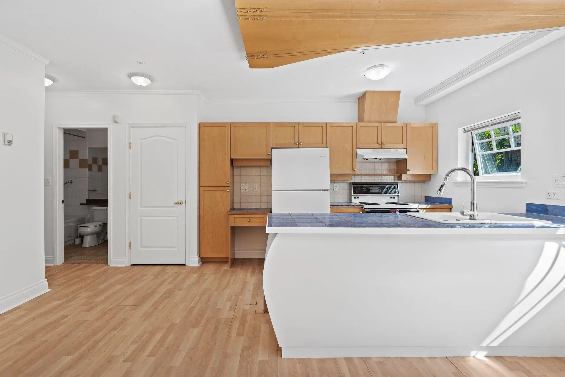 Photo 3 of 36 at 3027 W 7th Avenue