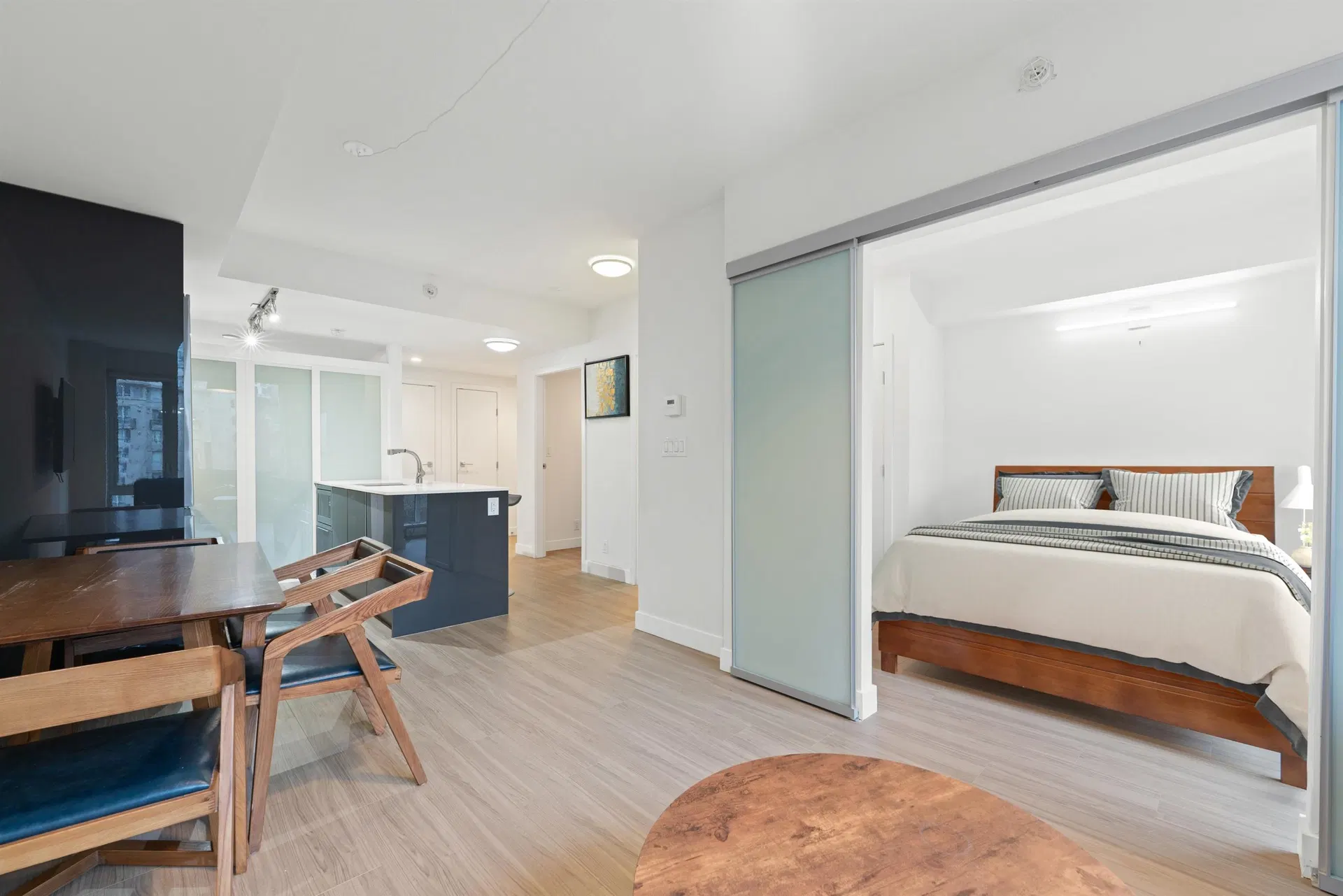 Photo 5 of 28 at #404 – 1283 Howe Street
