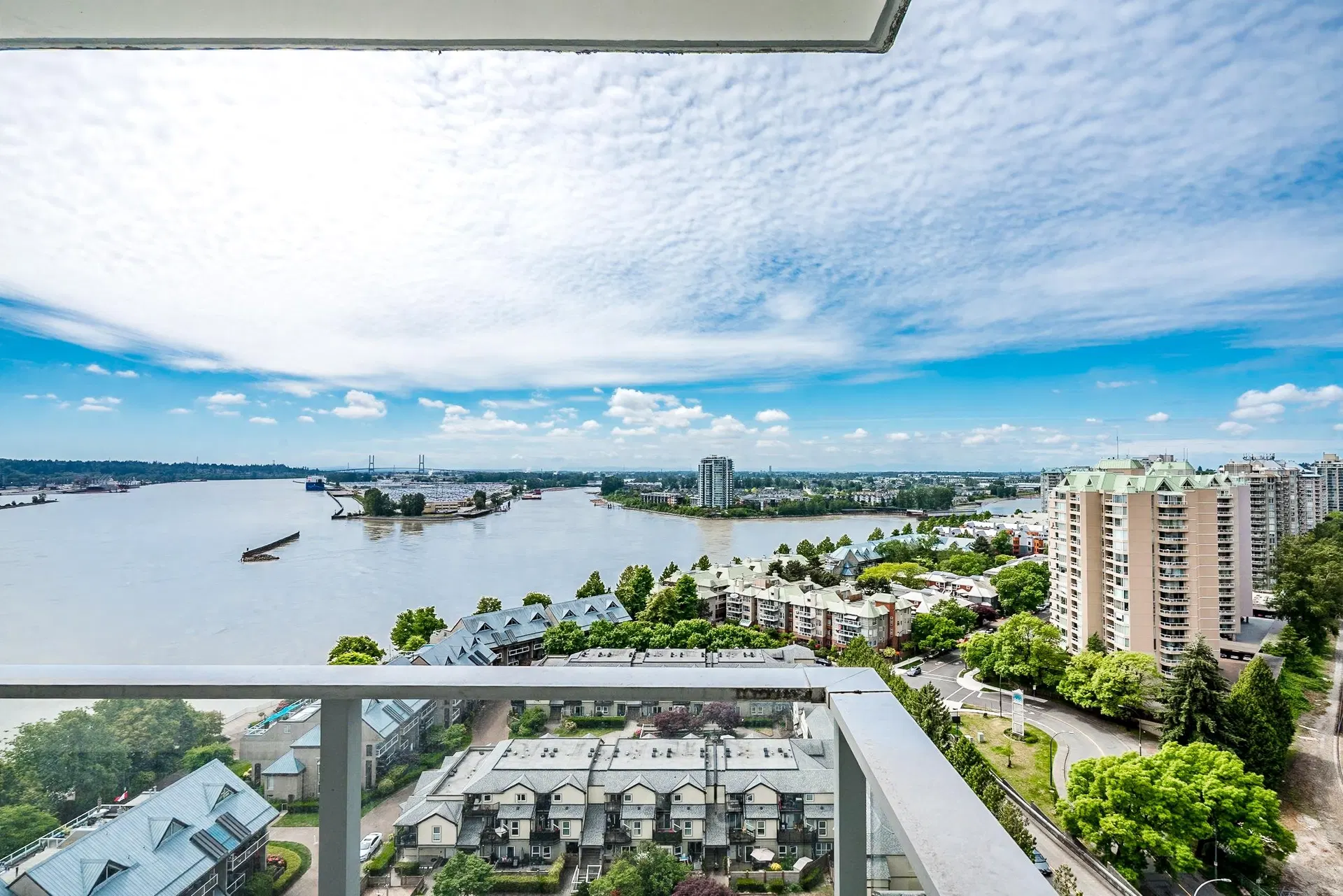 Photo 3 of 40 at #1811 – 988 Quayside Drive