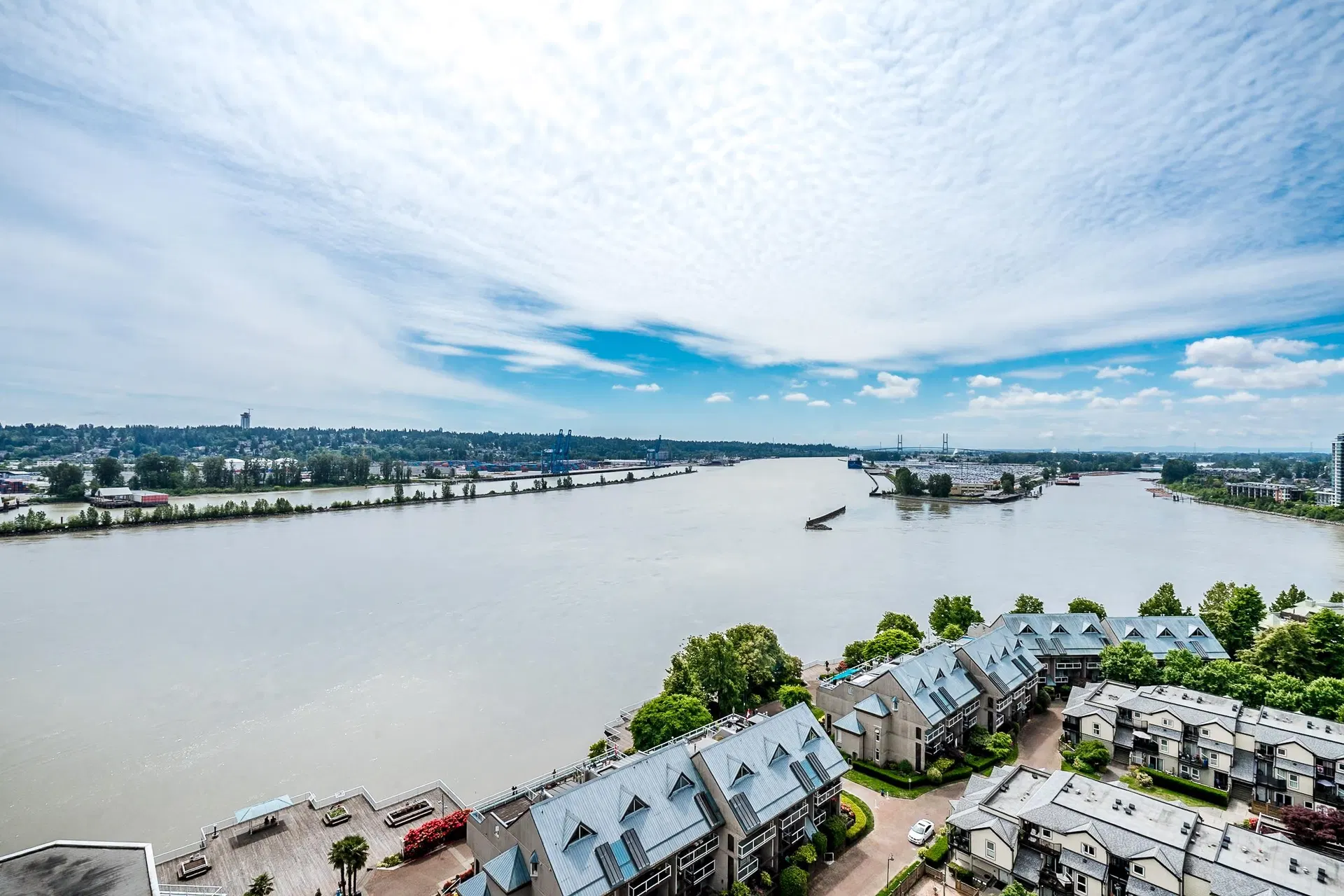 Photo 4 of 40 at #1811 – 988 Quayside Drive