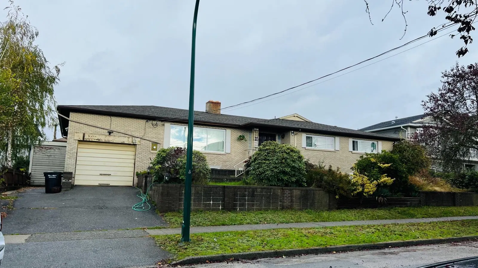 Photo 1 of 8 at 753 E 55th Avenue