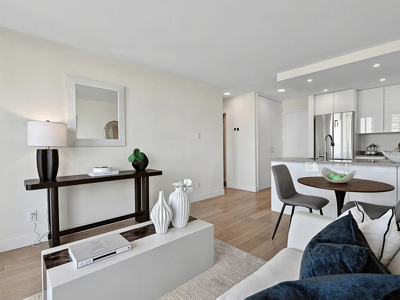 Photo 5 of 19 at #1008 – 1146 Harwood Street