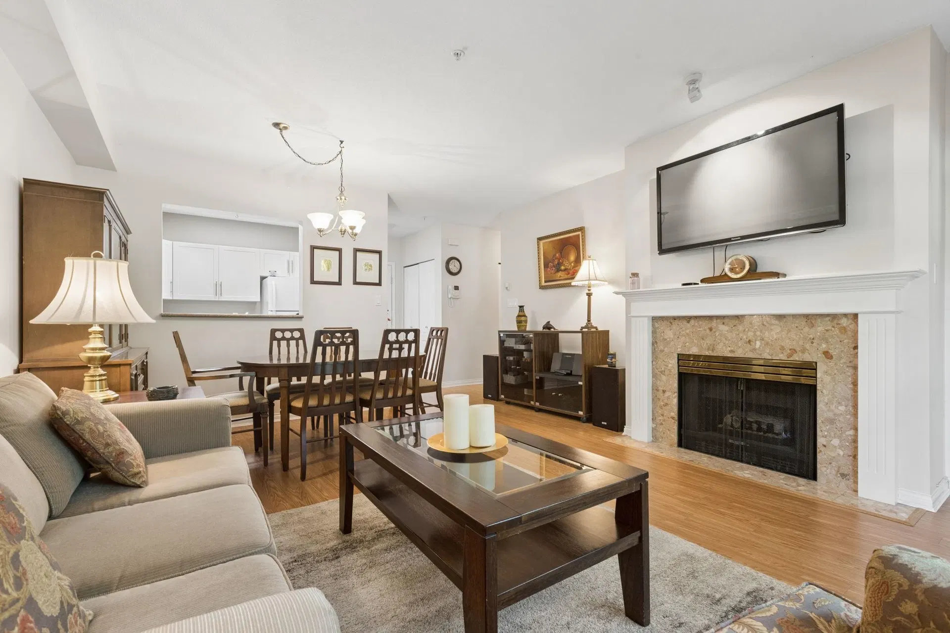 Photo 3 of 15 at #304 – 2059 Chesterfield Avenue
