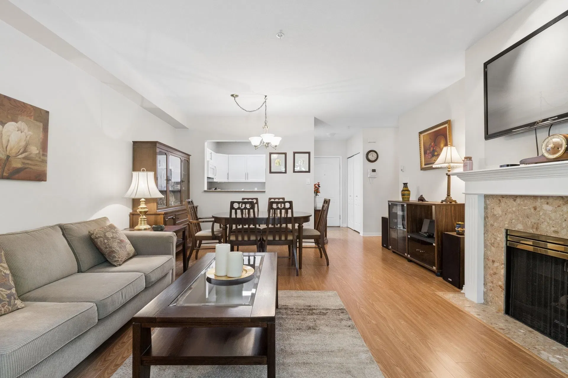 Photo 4 of 15 at #304 – 2059 Chesterfield Avenue