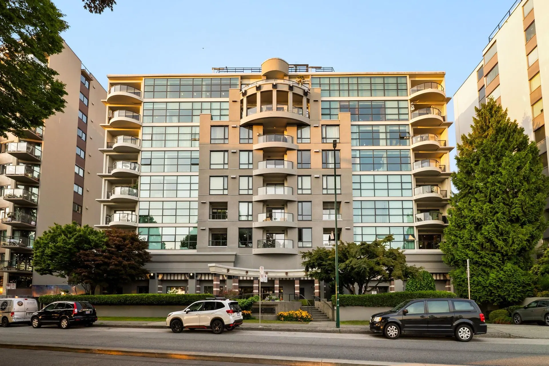 Photo 3 of 40 at #901 – 1233 Beach Avenue