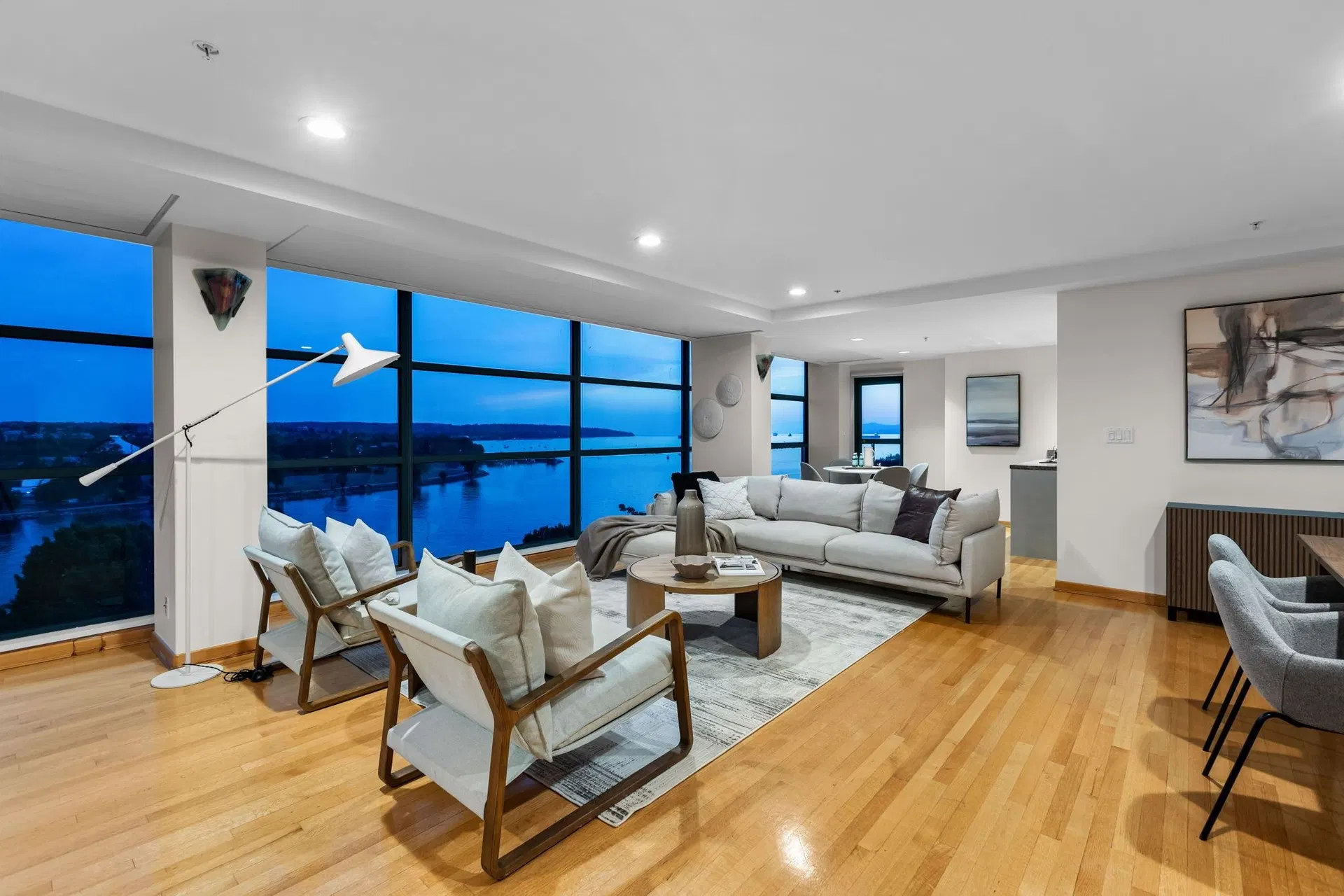 Photo 4 of 40 at #901 – 1233 Beach Avenue