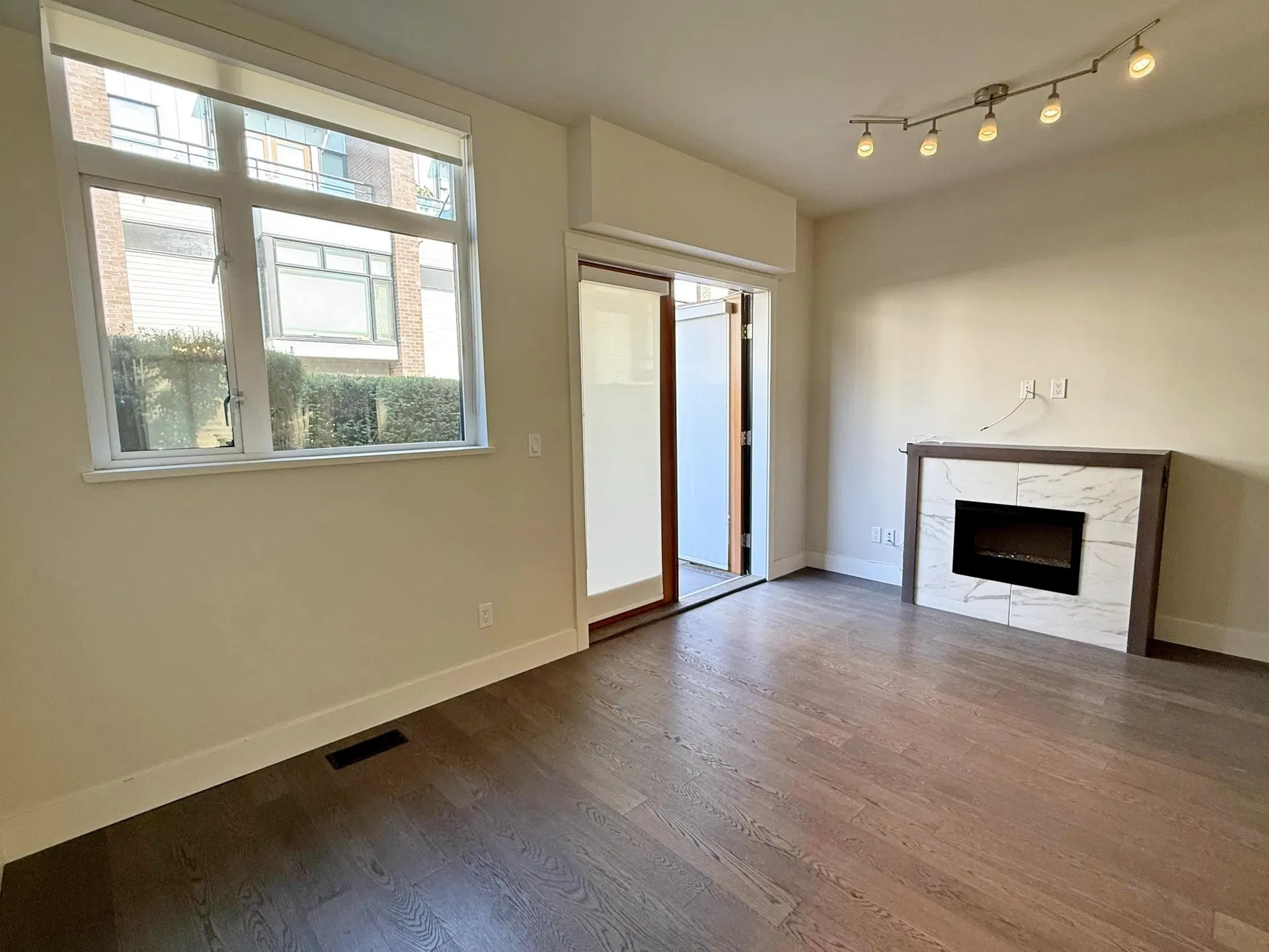 Photo 5 of 18 at 6180 Oak Street