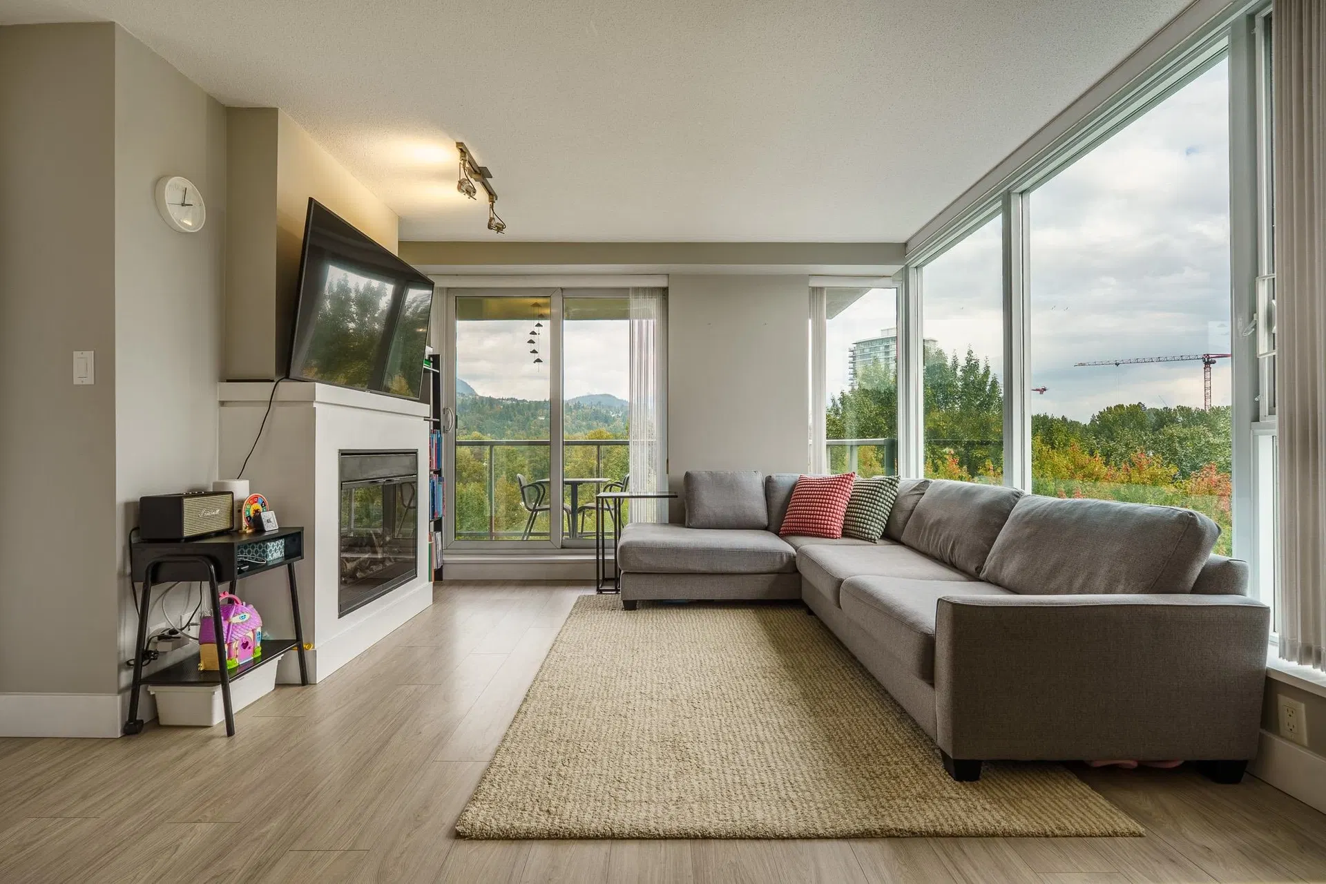 Photo 4 of 37 at #1208 – 660 Nootka Way