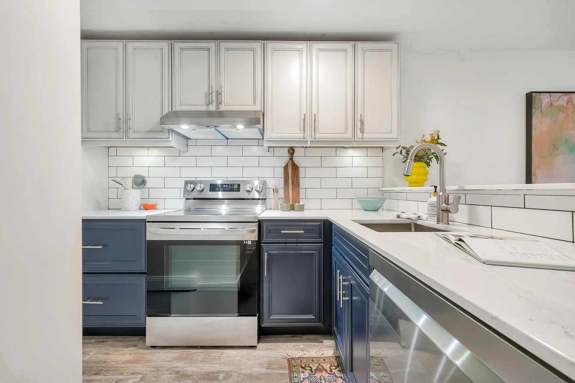 Photo 3 of 31 at #206 – 1399 Barclay Street