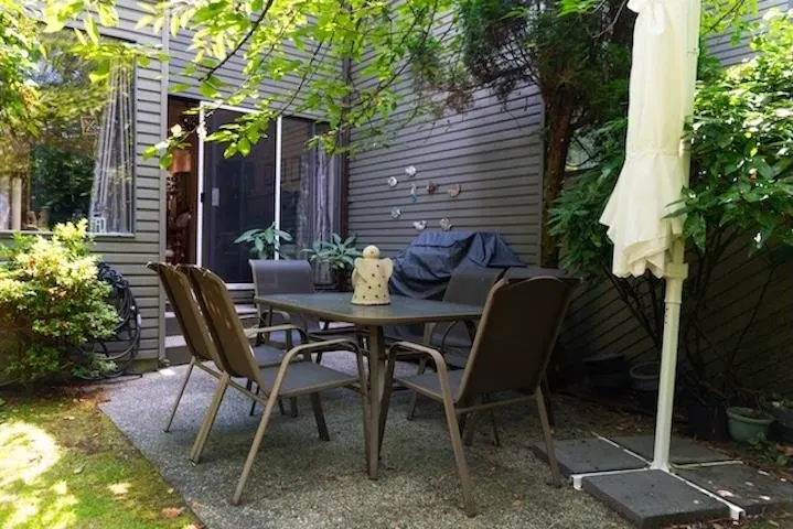 Photo 4 of 25 at 1147 Montroyal Boulevard