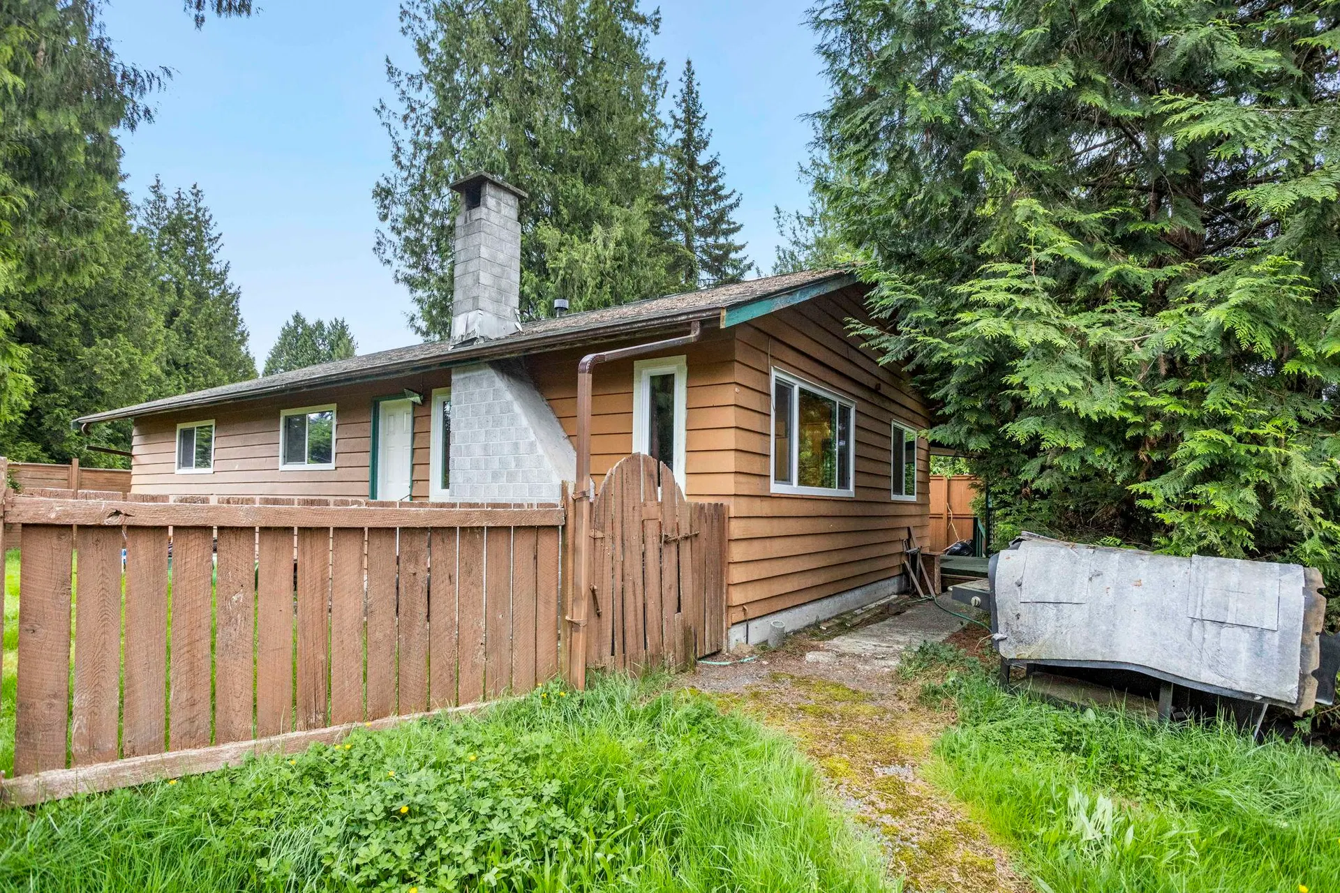 Photo 4 of 32 at 11750 Fraserview Street