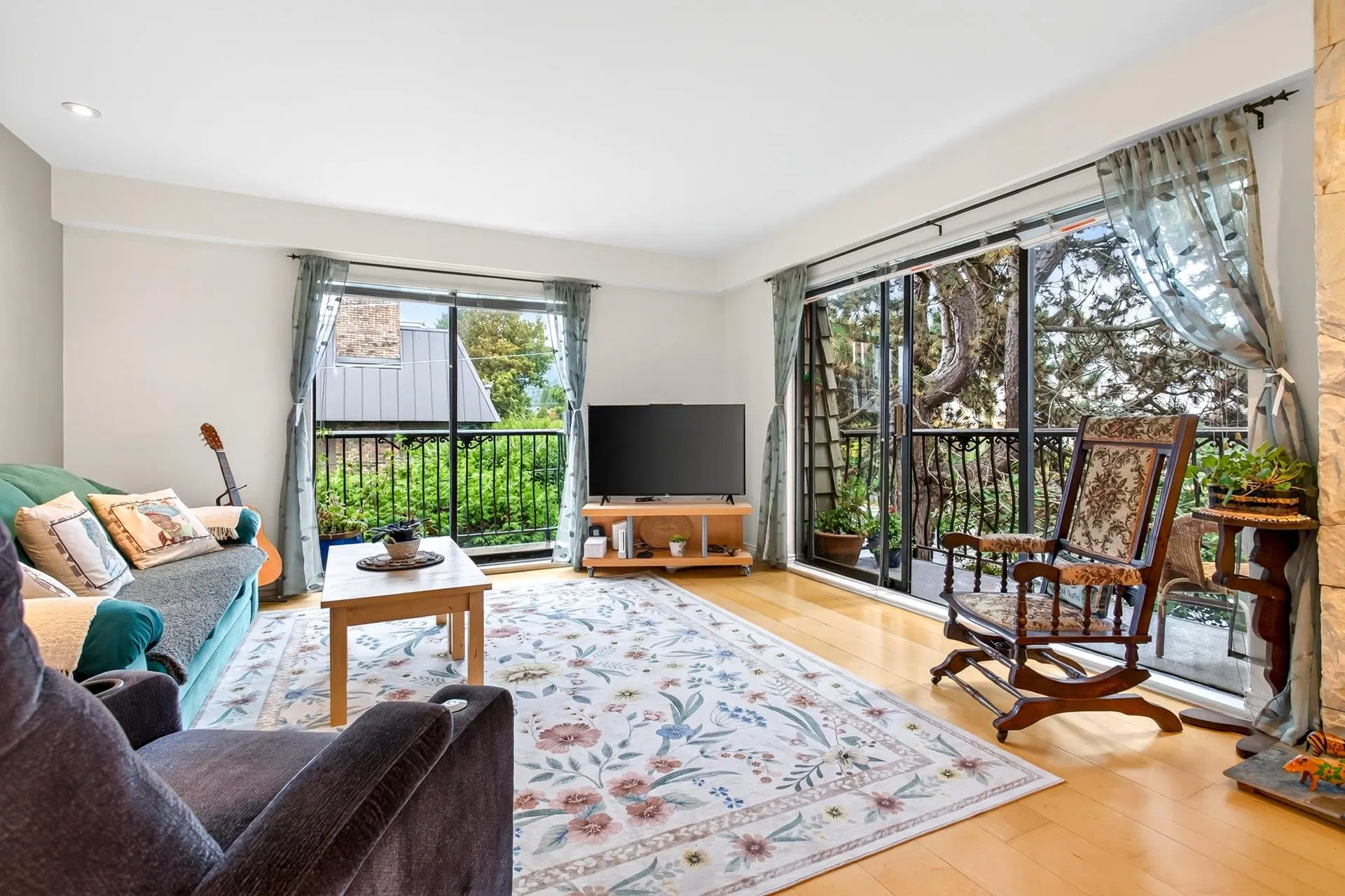 Photo 3 of 26 at #303 – 1721 St. Georges Avenue
