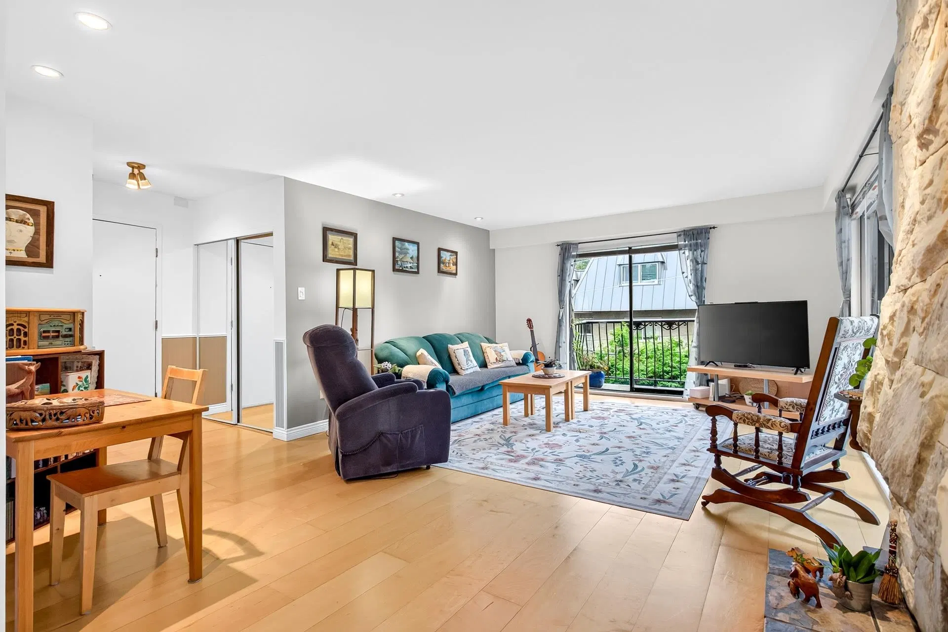 Photo 4 of 26 at #303 – 1721 St. Georges Avenue