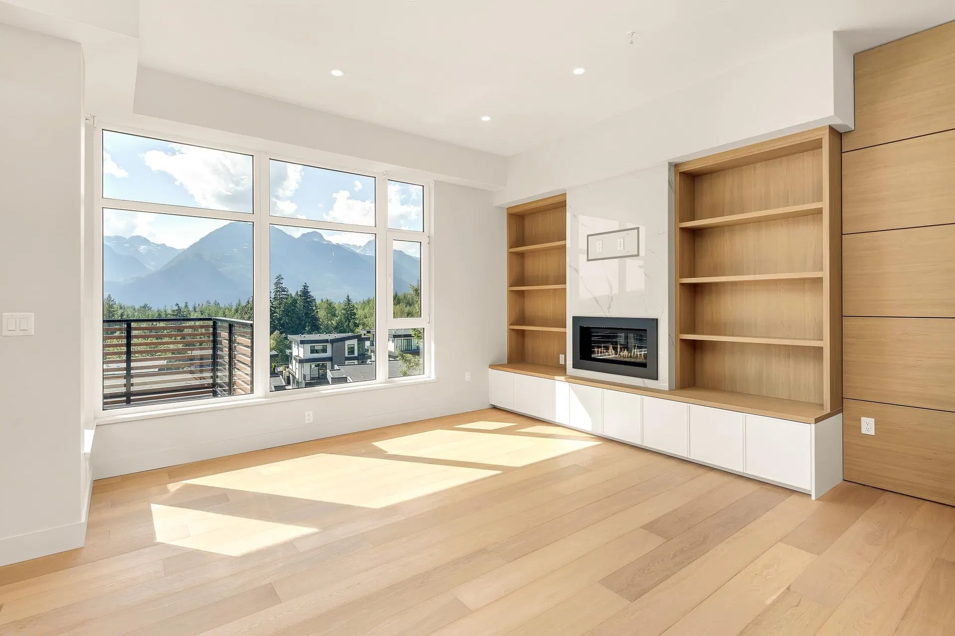 Photo 3 of 34 at #15 – 3407 Mamquam Road