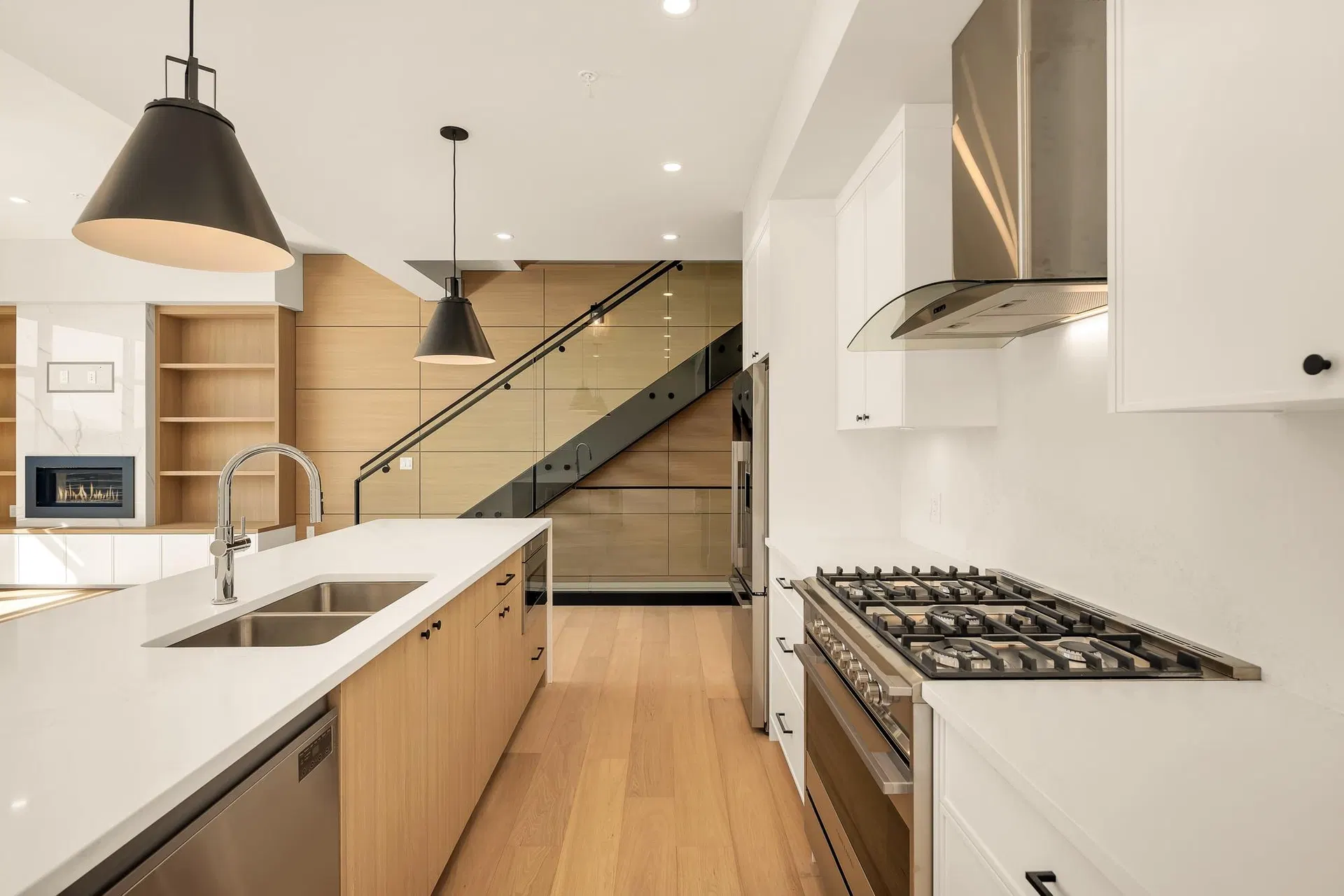 Photo 5 of 34 at #15 – 3407 Mamquam Road