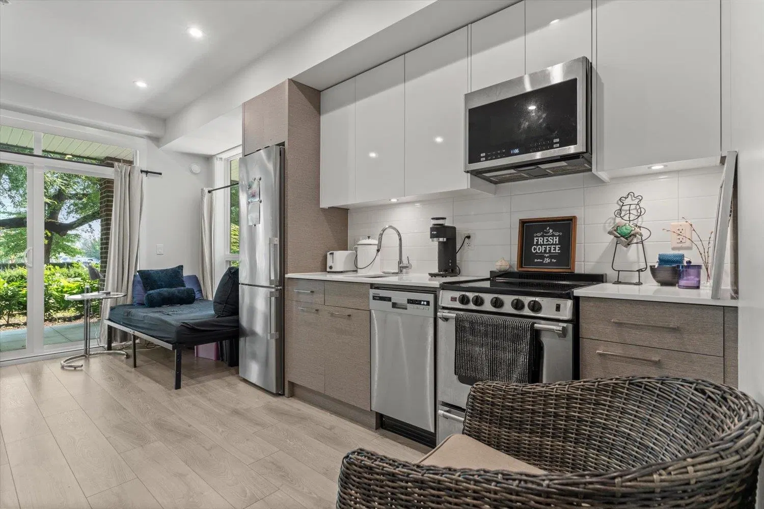 Photo 5 of 29 at #112 – 45500 Market Way