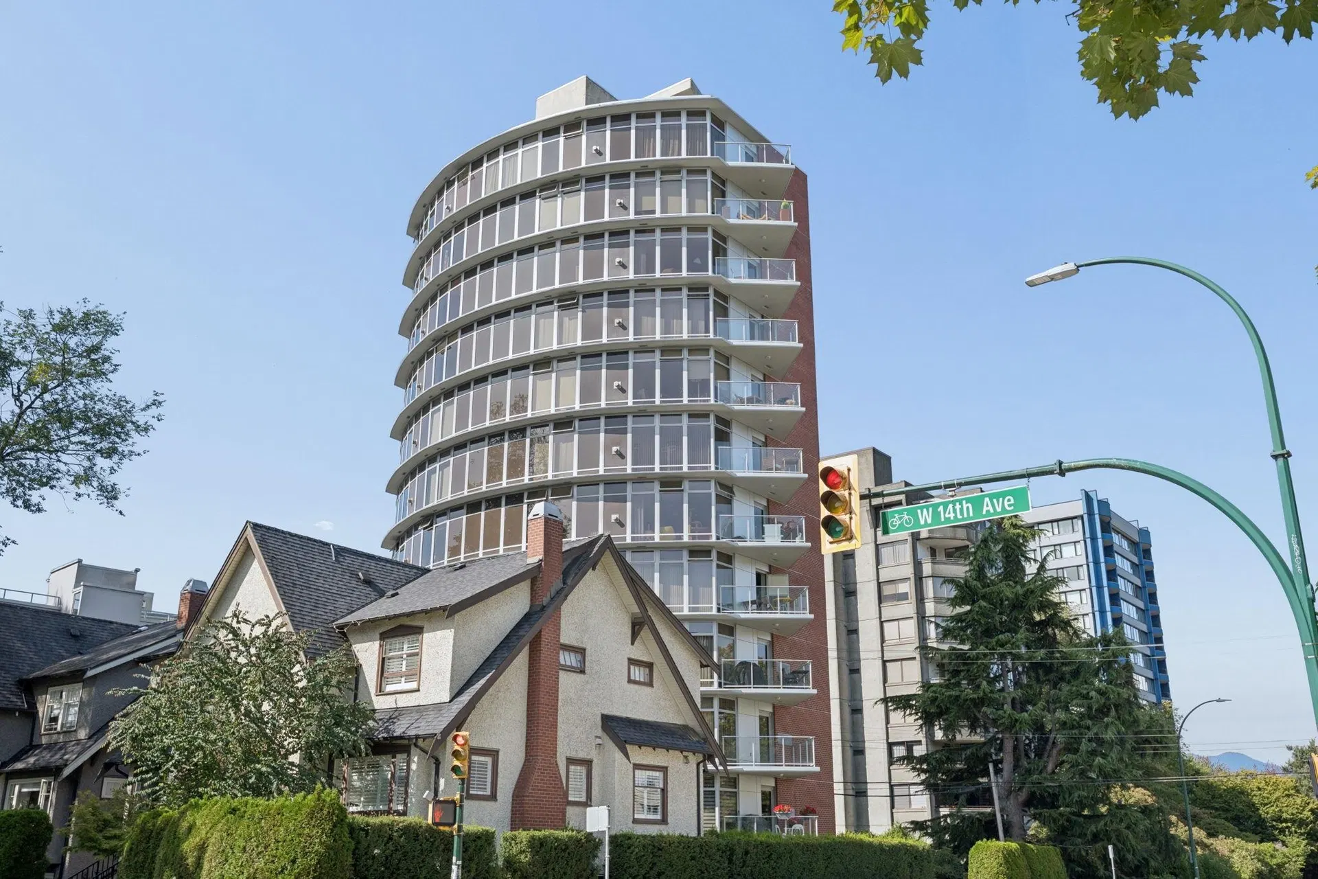 #902 – 2965 Fir Street