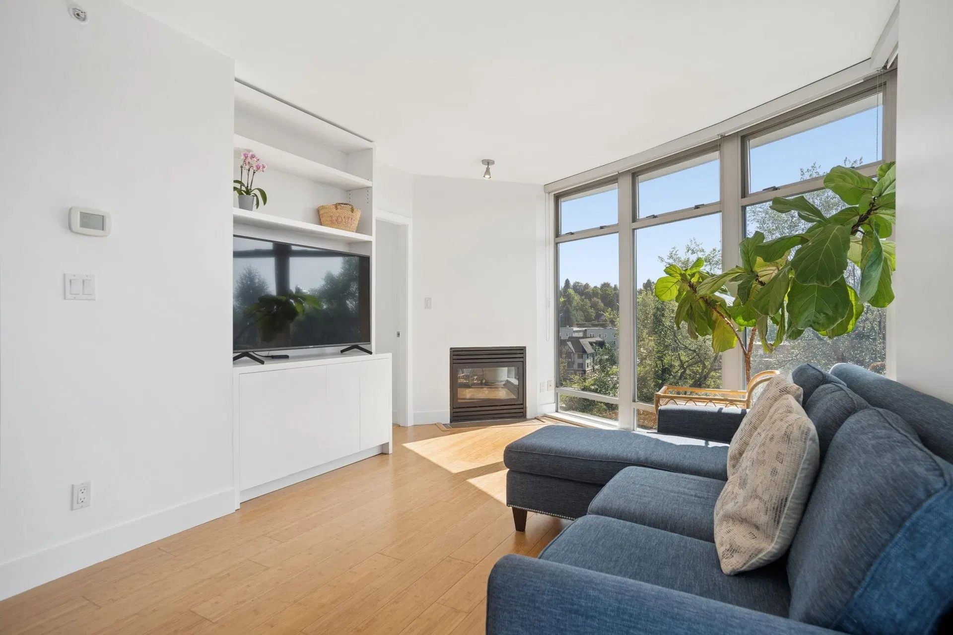 Photo 3 of 25 at #902 – 2965 Fir Street