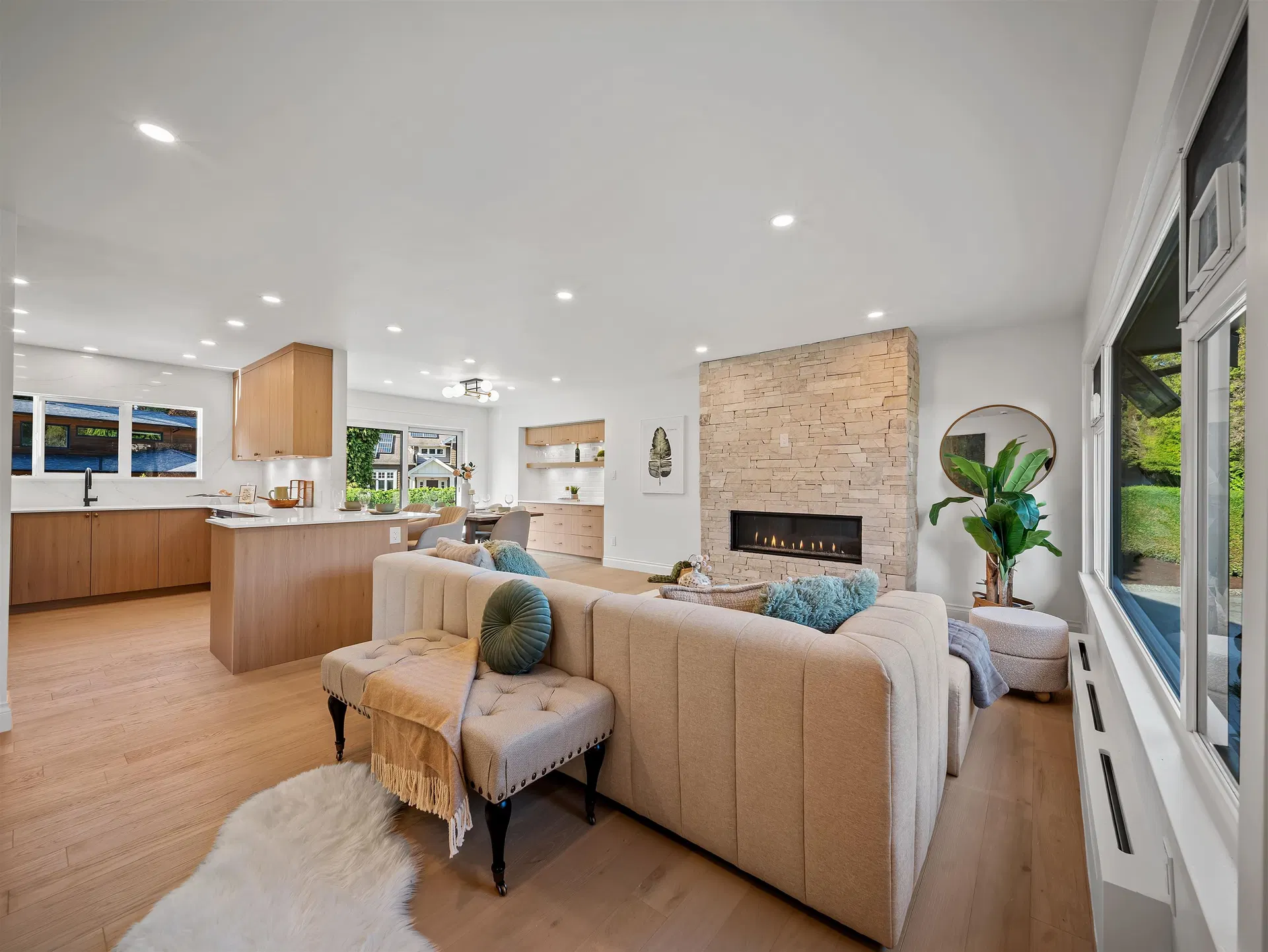 Photo 5 of 25 at 3975 Highland Boulevard