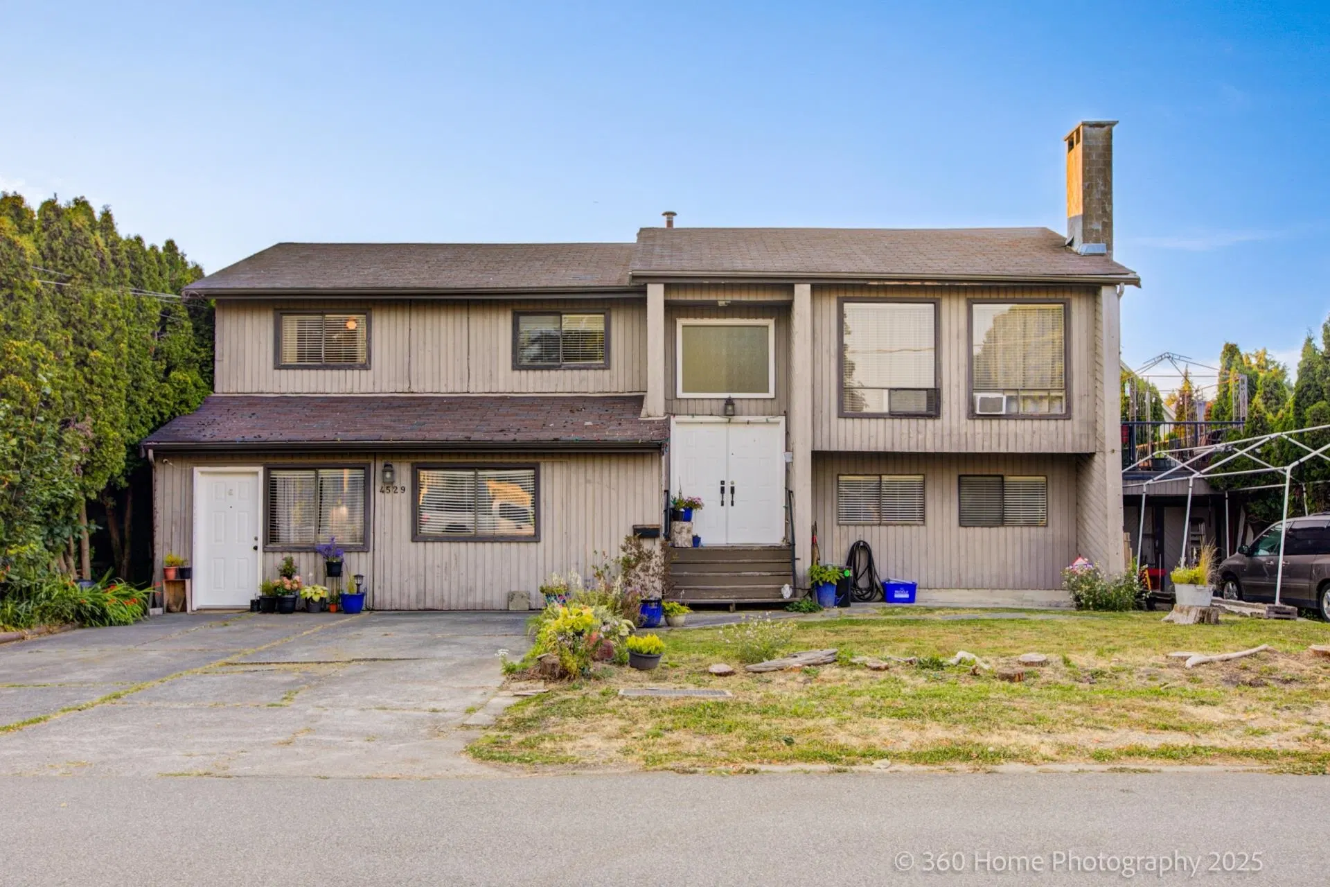 Photo 1 of 27 at 4529 Savoy Street