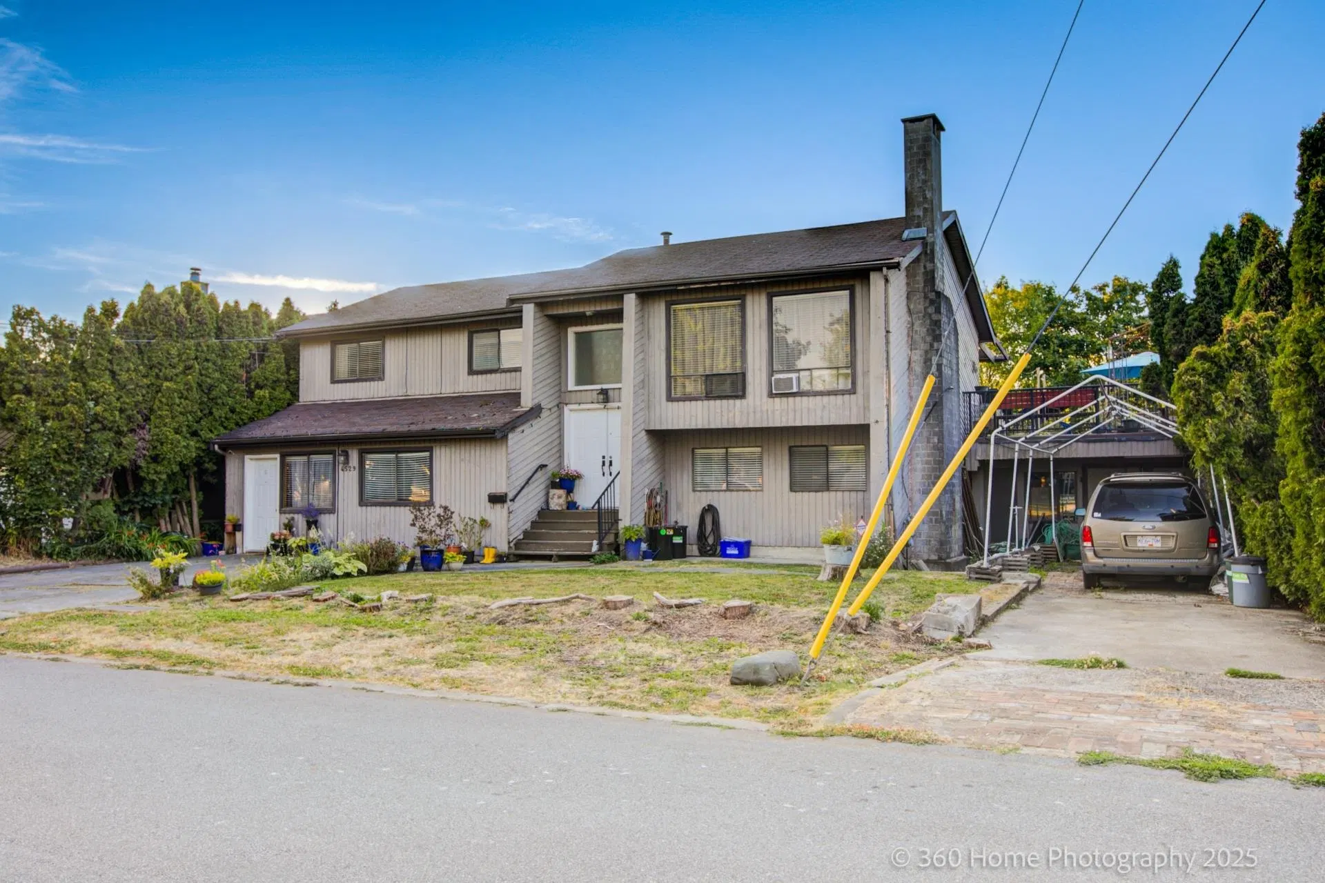 Photo 2 of 27 at 4529 Savoy Street