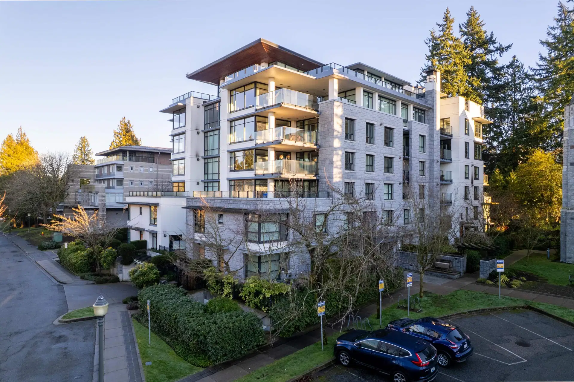 #112 – 5958 Iona Drive