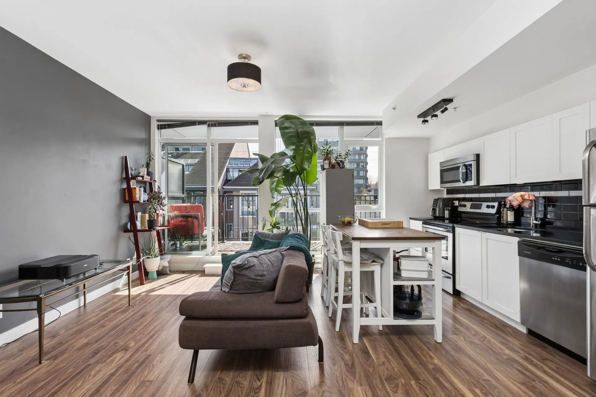 Photo 2 of 38 at #406 – 2511 Quebec Street