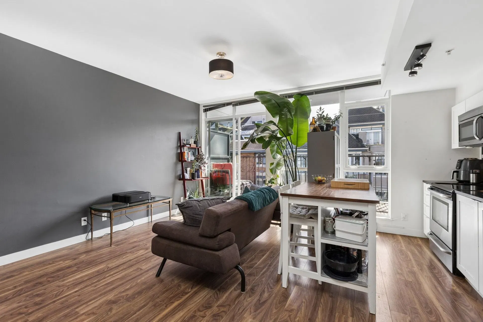 Photo 3 of 38 at #406 – 2511 Quebec Street